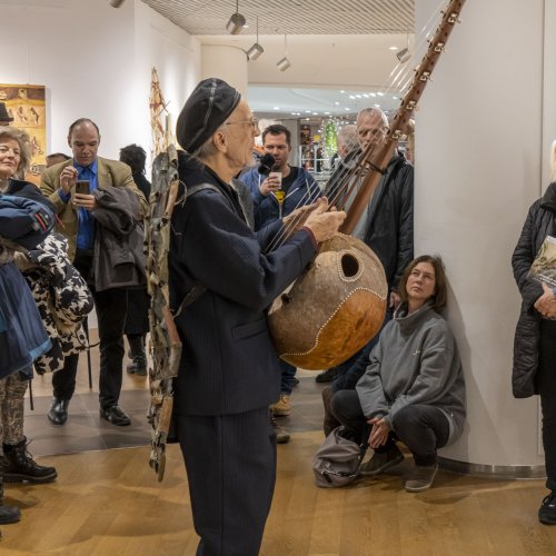 Vernissage strings of nature &amp; ritual spaces | Photo: Michael Guzei